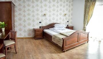 Фото номера Номер с кроватью размера «king-size» и балконом Проживание в семье San Grecu House г. Фэгэраш 5