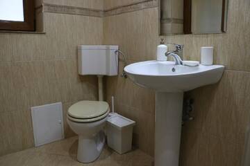 Фото номера Дом с 1 спальней Дома для отпуска Fagaras Cosy Flat, king bed &amp; double sofa bed WiFi г. Фэгэраш 14