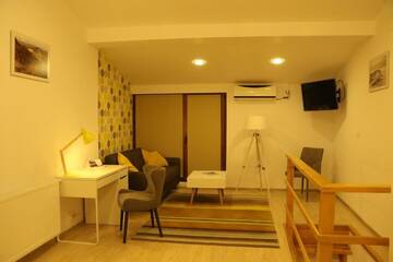 Фото номера Дом с 1 спальней Дома для отпуска Fagaras Cosy Flat, king bed &amp; double sofa bed WiFi г. Фэгэраш 30