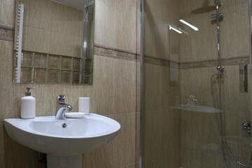 Фото номера Дом с 1 спальней Дома для отпуска Fagaras Cosy Flat, king bed &amp; double sofa bed WiFi г. Фэгэраш 36