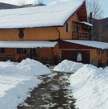 Фото номера Коттедж с 6 спальнями Дома для отпуска Cabana Sebes г. Фэгэраш 31