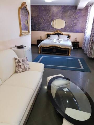 Фото номера Трехместный номер Отель Liberty Rooms г. Фэгэраш 6