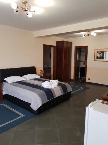 Фото номера Люкс Отель Liberty Rooms г. Фэгэраш 12
